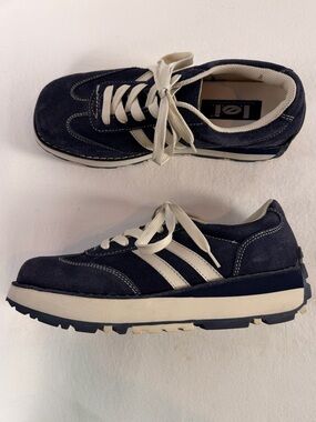 Vintage Y2K l.e.i. Katt Suede Platform Sneakers in Navy Blue & Off White 9.5